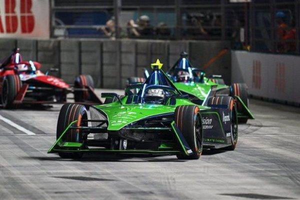 开元棋牌试玩 FE电动方程式伦敦站R16 远景加冕车队世界冠军