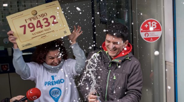 开元棋牌 爆290亿巨奖诞生！受灾小镇超千人成百万富翁